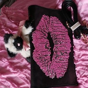 Black clutch with sequined lips👄NWOT